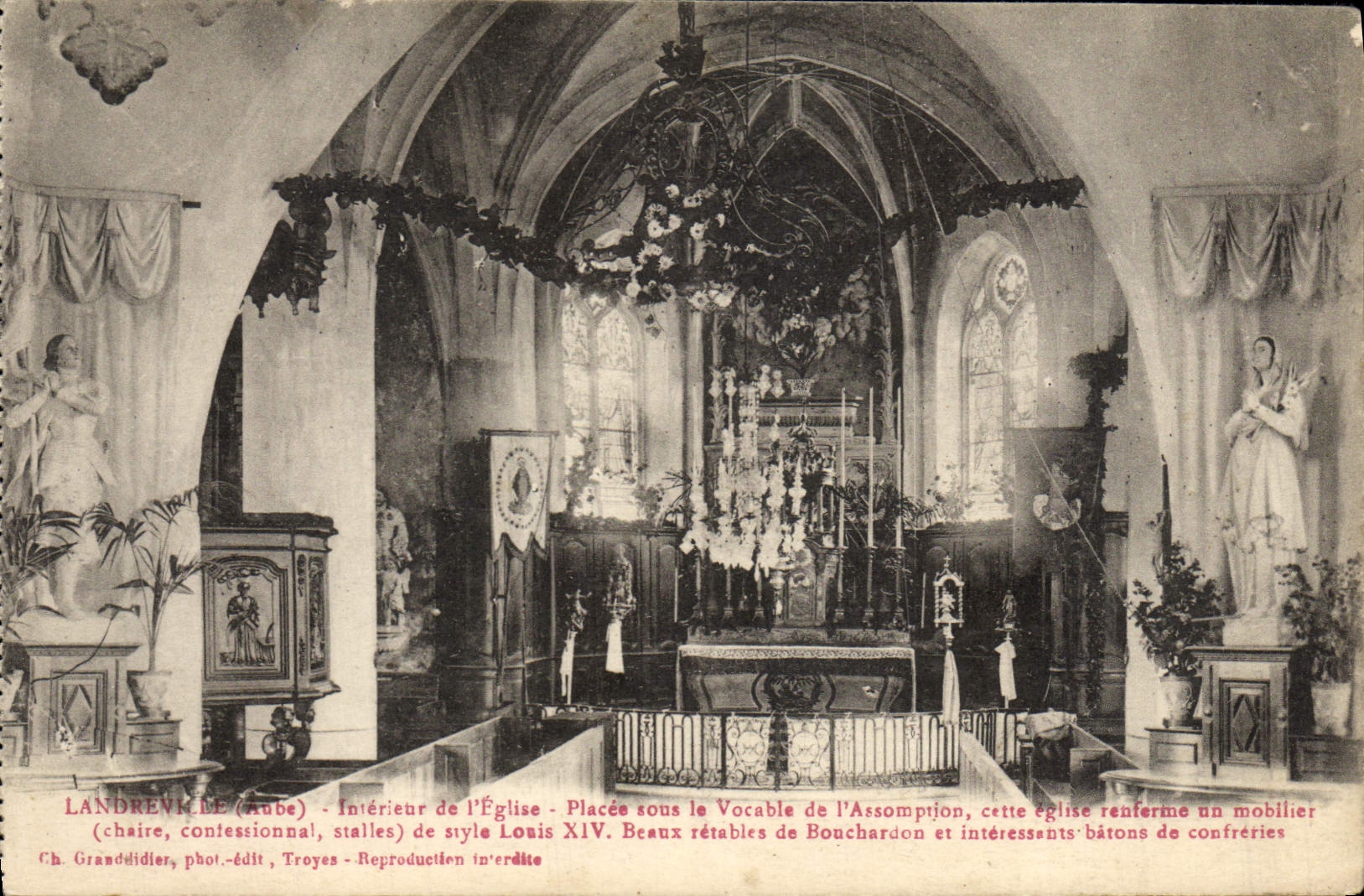 Landreville (Aube) — Intérieur de l'Église — Chaire, confessionnal, stalles de style Louis XIV