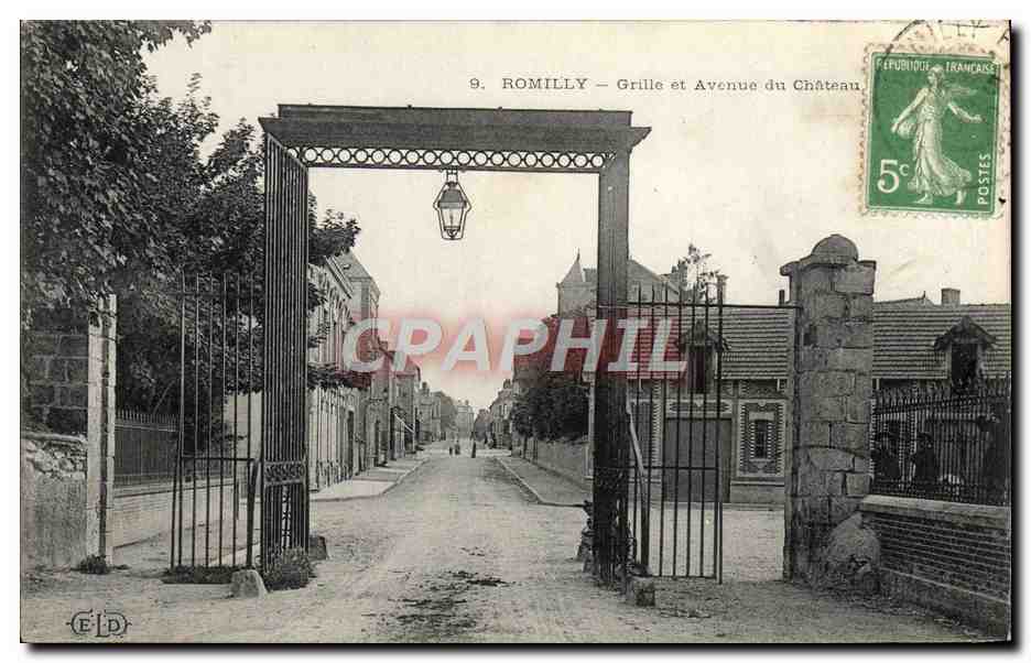 CPA Romilly Grille Et Avenue Du Chateau