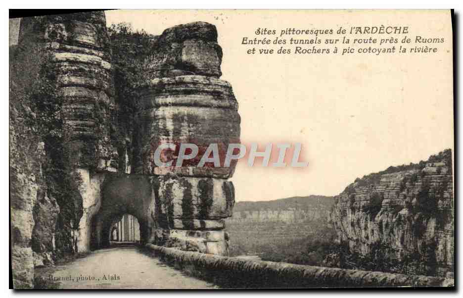 Sites pittoresques de l'Ardèche — Entrée des tunnels sur la route près de Ruoms et vue des rochers à pic cotoyant la rivière — Branel, photo, Alais