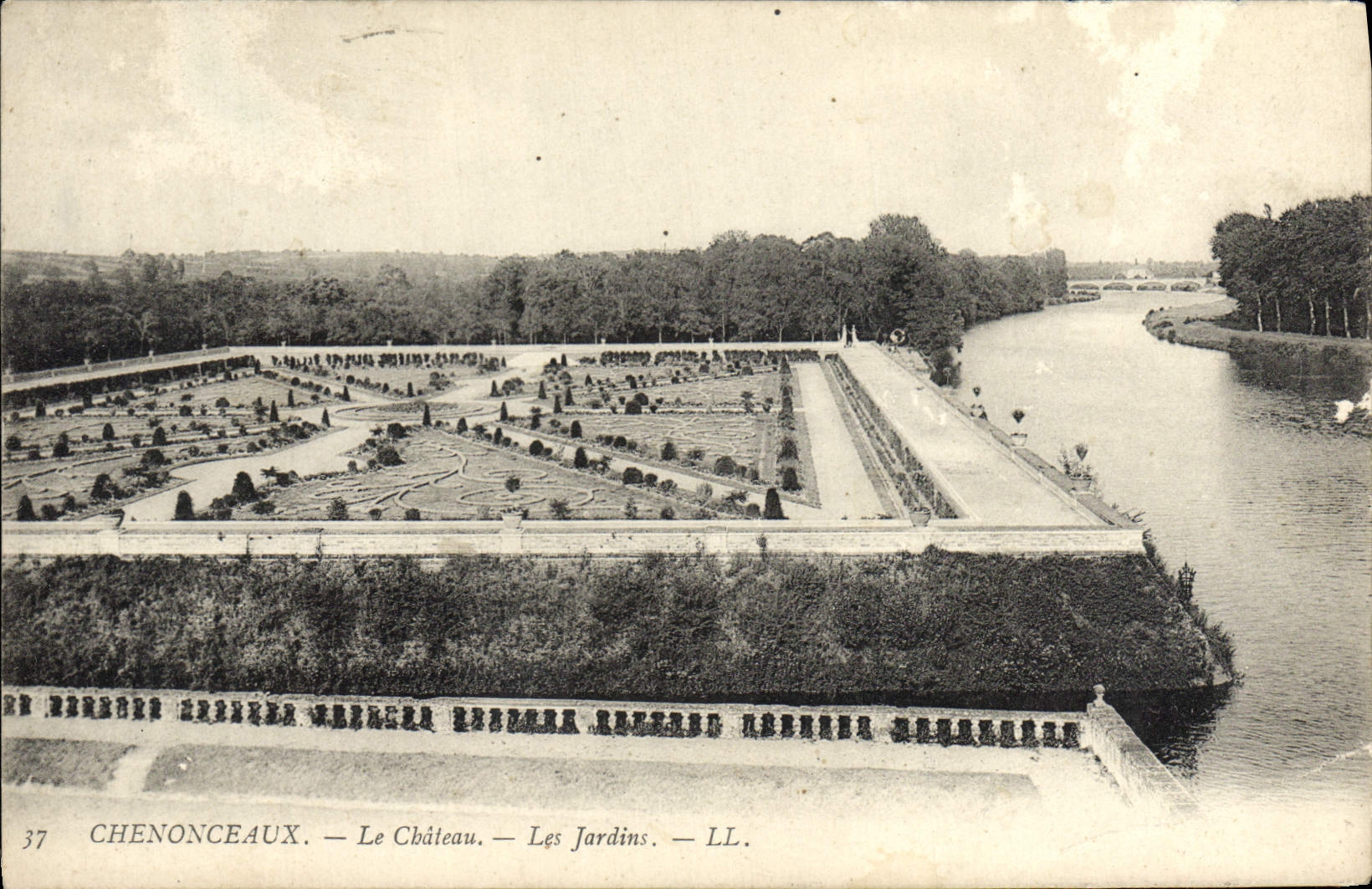 CPA Chenonceaux Le chateau Les Jardins