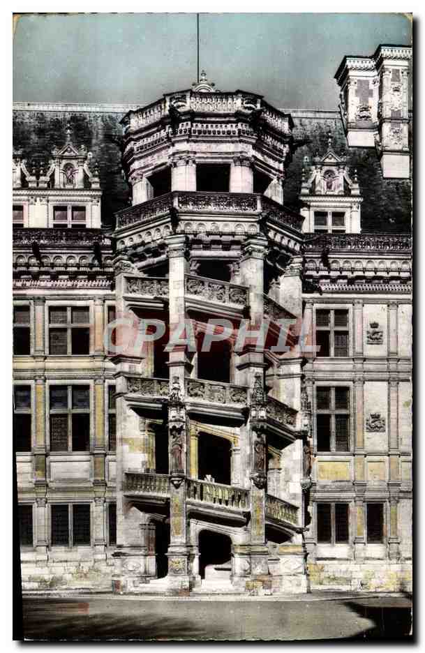 CPM Le chateau de De Blois L'Escalier D'Honneur orne Des Emblemes De Francois 1er et de Claude de France 