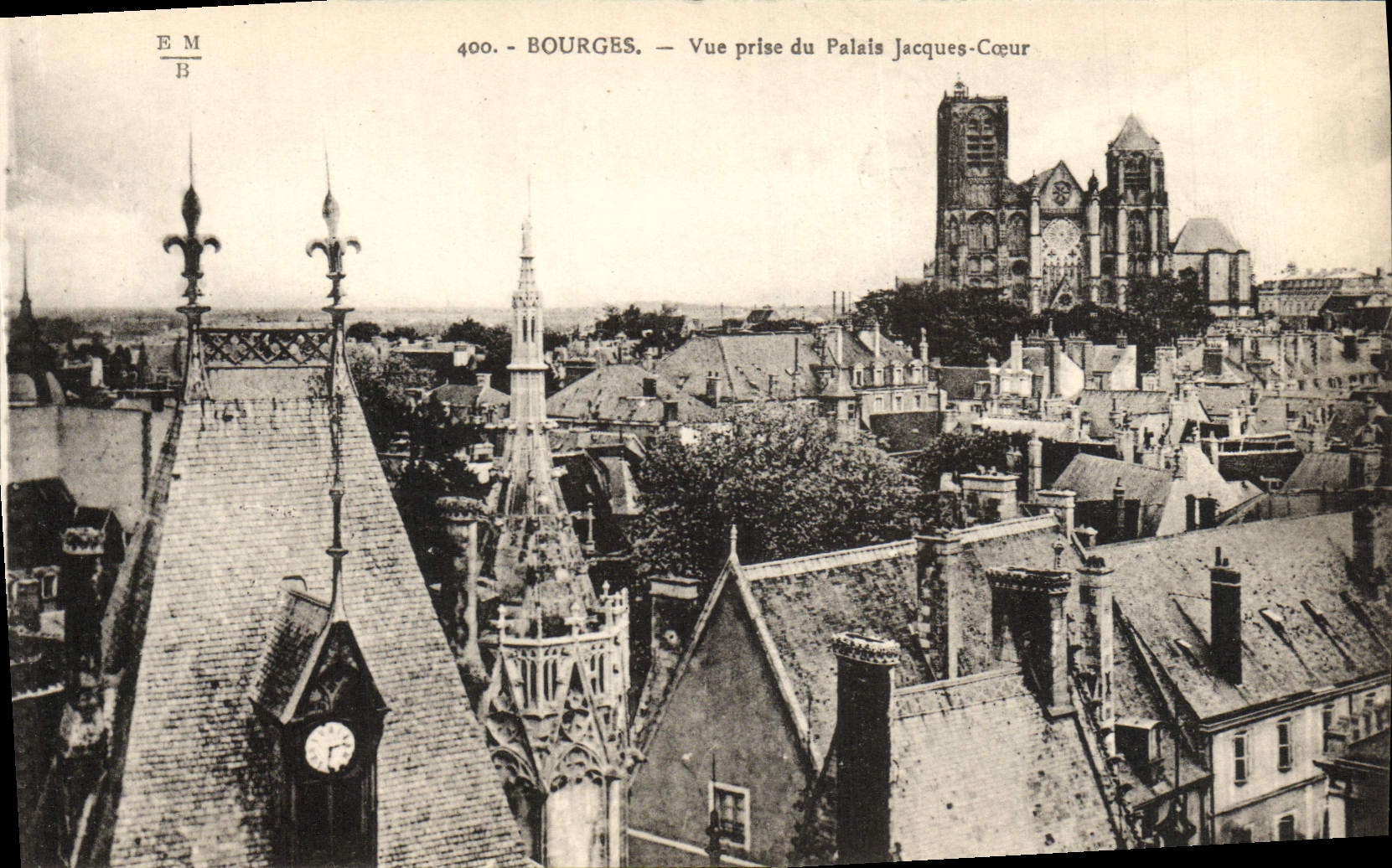 CPA Bourges Vue Prise du Palais Jacques Coeur