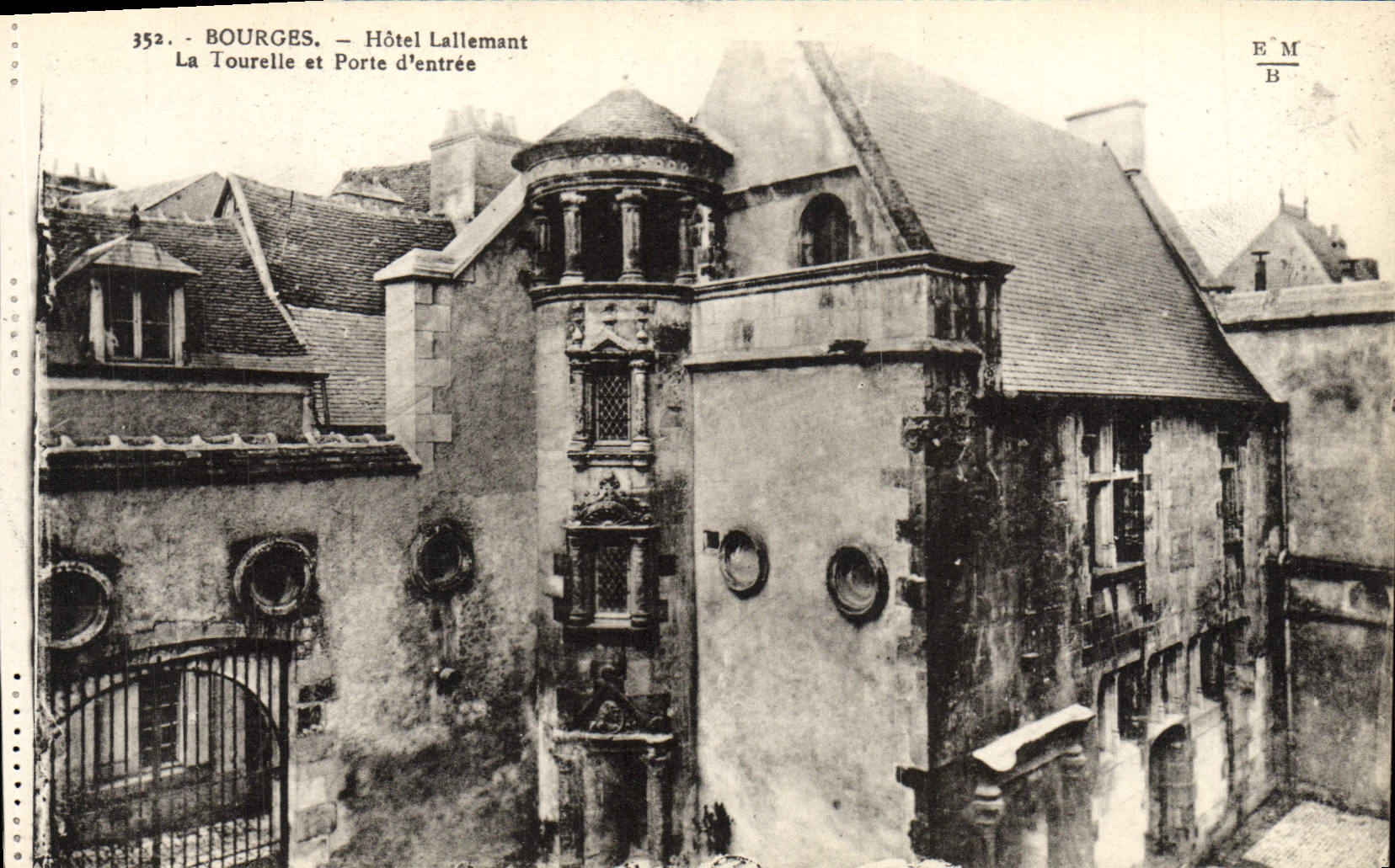 CPA Bourges Hotel Lallemant La Tourelle et Porte D'Entree
