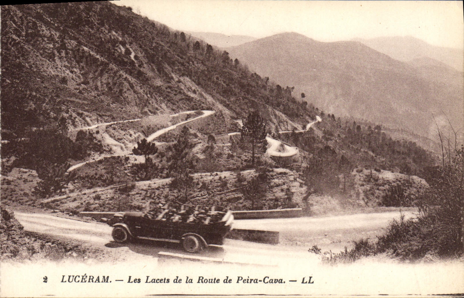 CPA Luceram Les Lacets de la Route de Peira Cava Automobile 