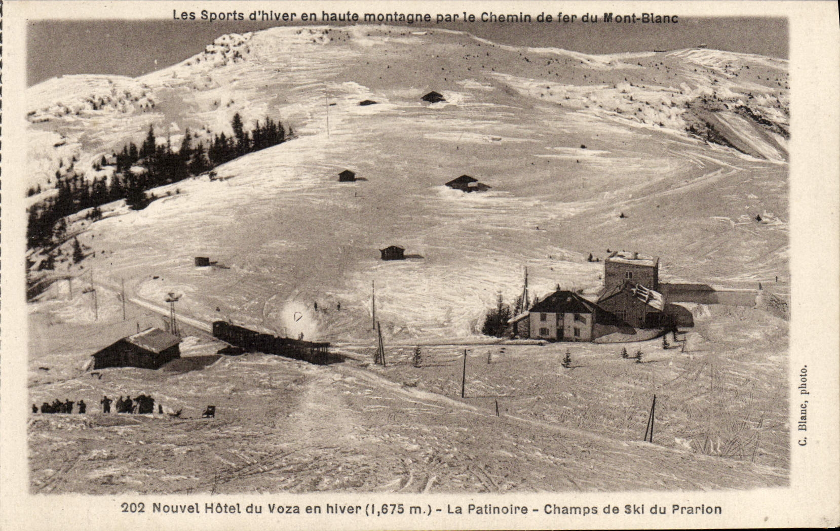CPA Nouvel hotel du Voza en hiver La patinoire Champs de ski du Prarlon Train 