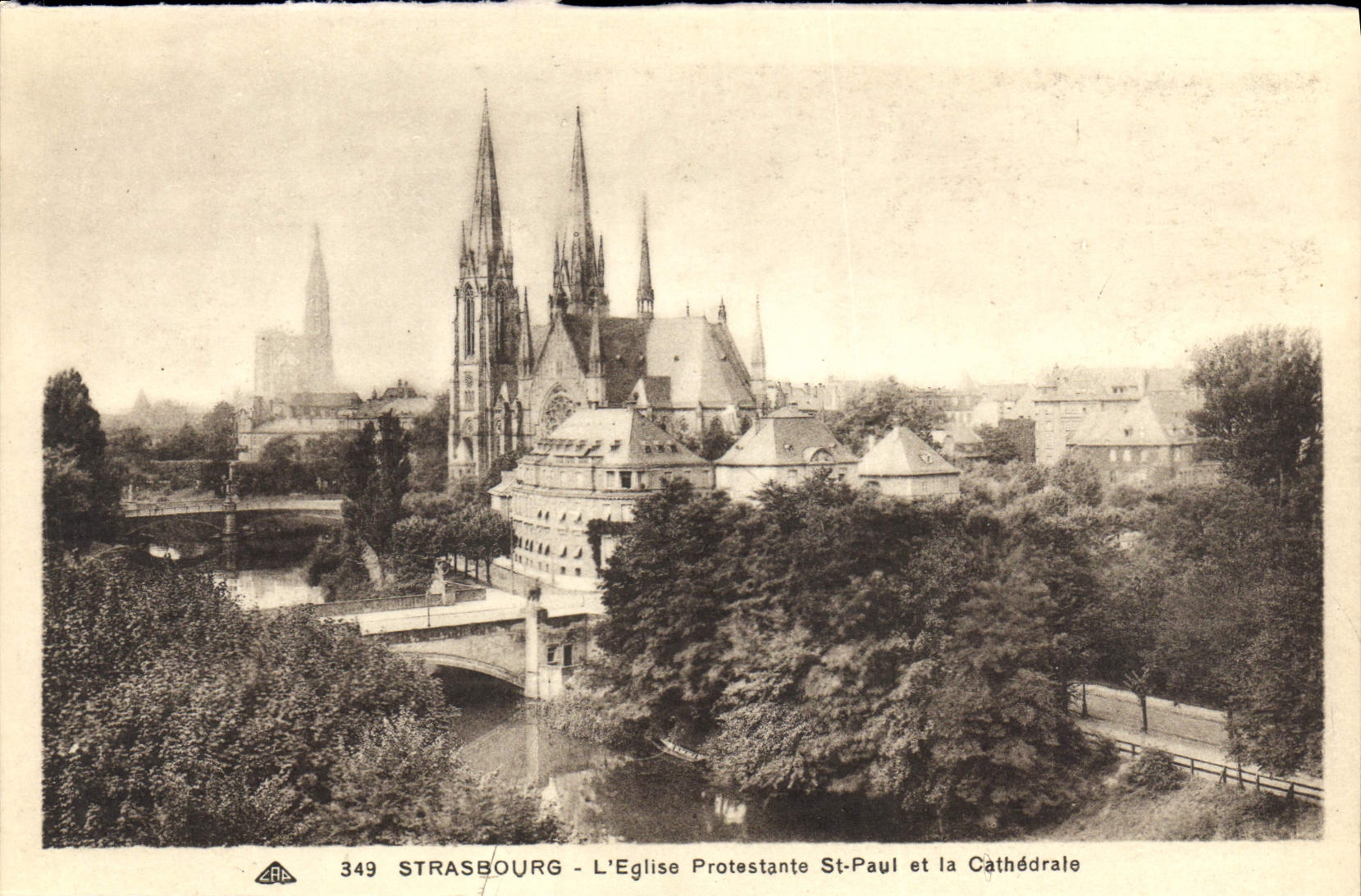 CPA Strasbourg L'Eglise Protestane St Paul et la cathedrale