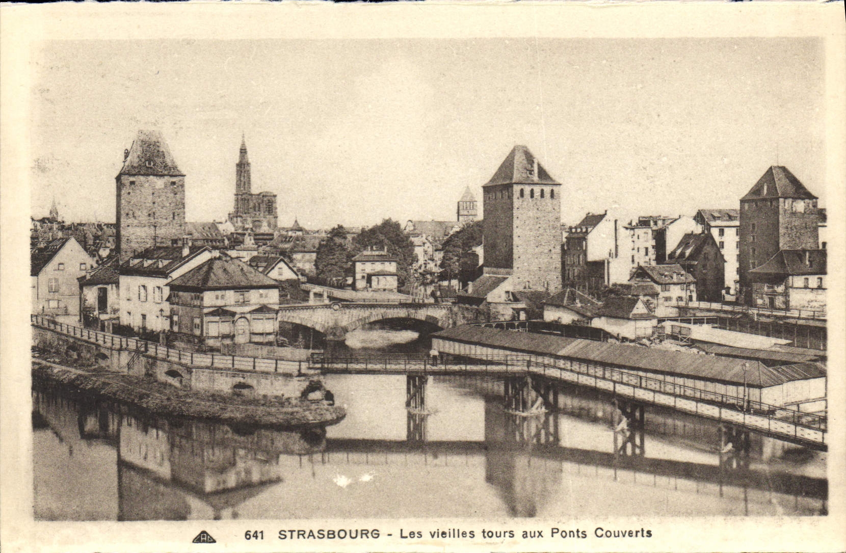 CPA Strasbourg Les Vieilles Tours aux Ponts couverts