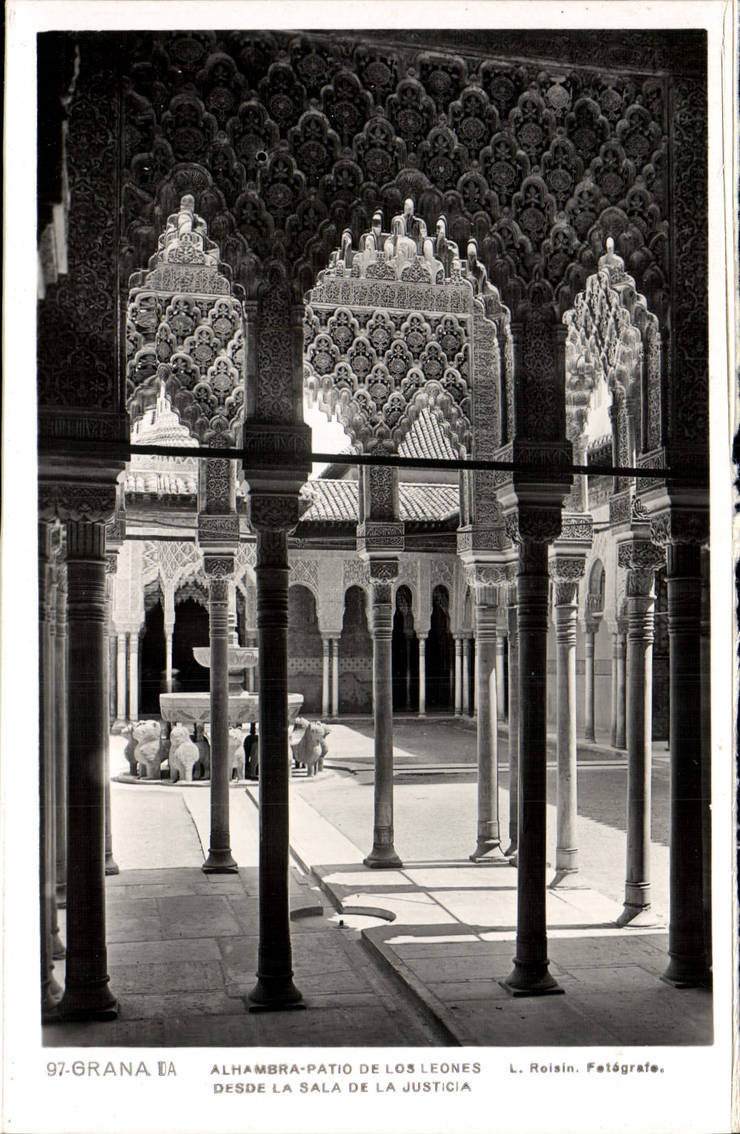 Alhambra - Patio de los Leones — vue depuis la Sala de la Justicia — L. Roisin, photographe