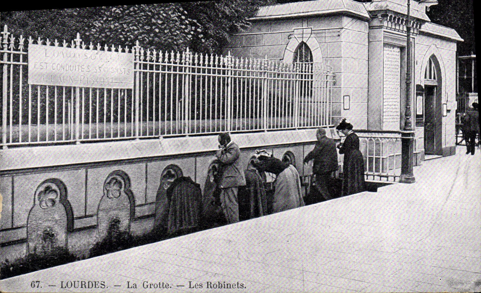 CPA Lourdes La Grotte Les Robinets
