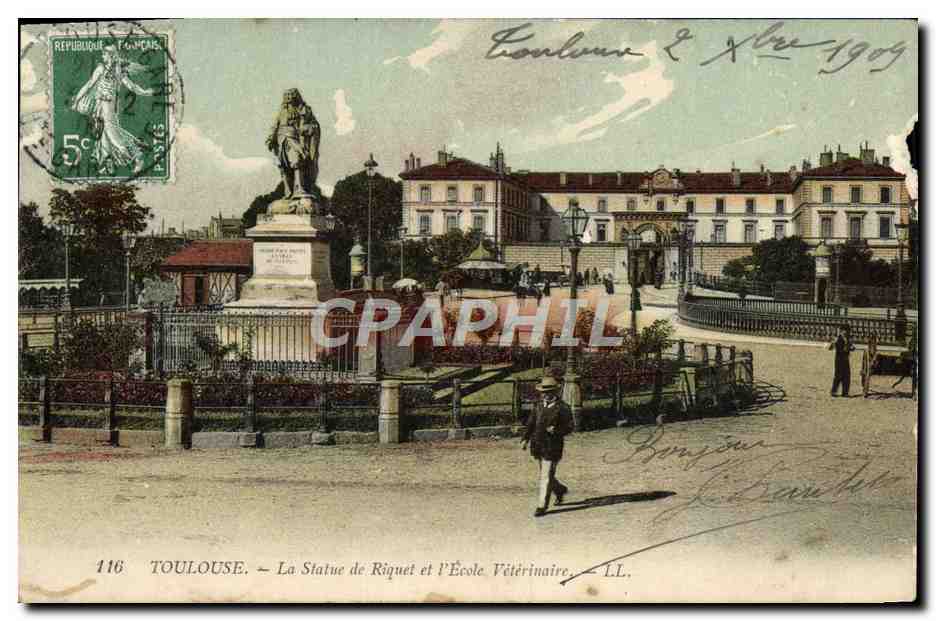 CPA Toulouse La statue de Riquet et l'Ecole Veterinaire 