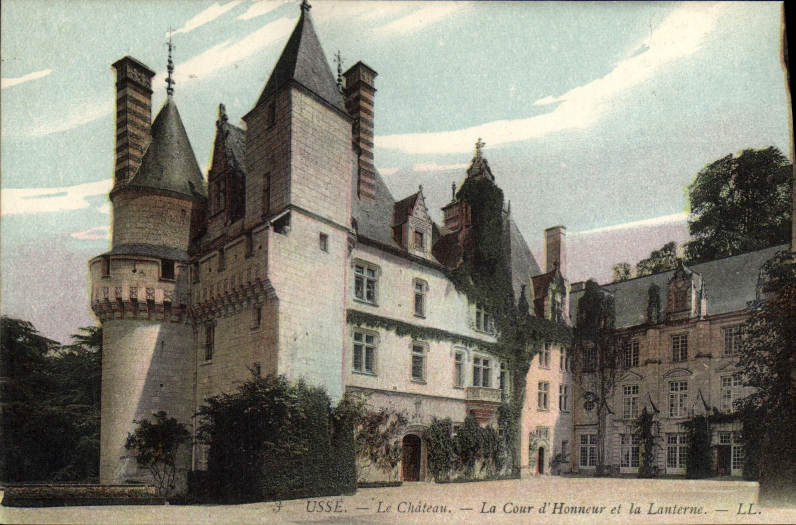 CPA Usse Le Chateau La Cour d'Honneur Et La Lanterne