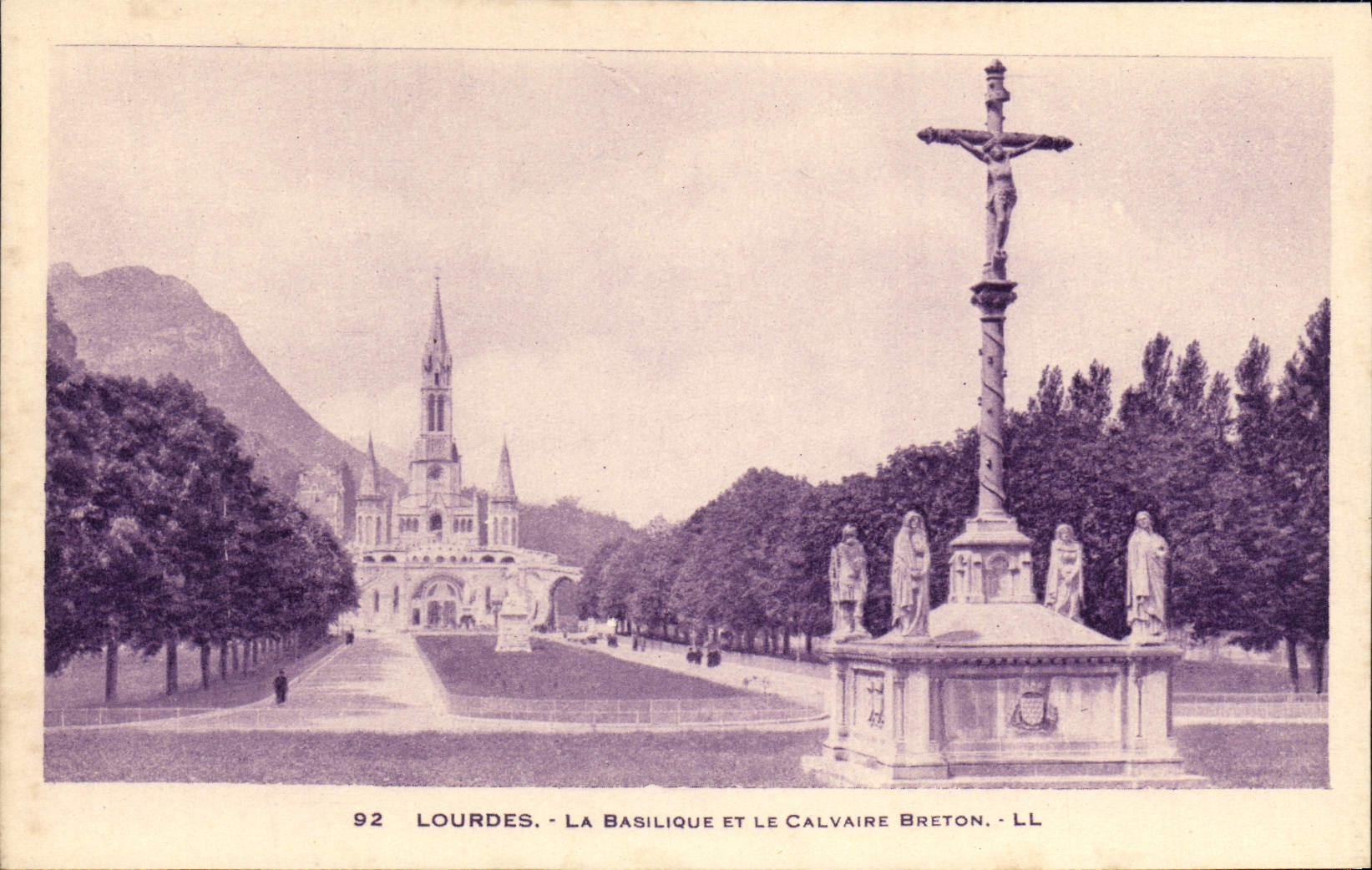 CPA Lourdes La Basilique Et Le Calvaire Breton