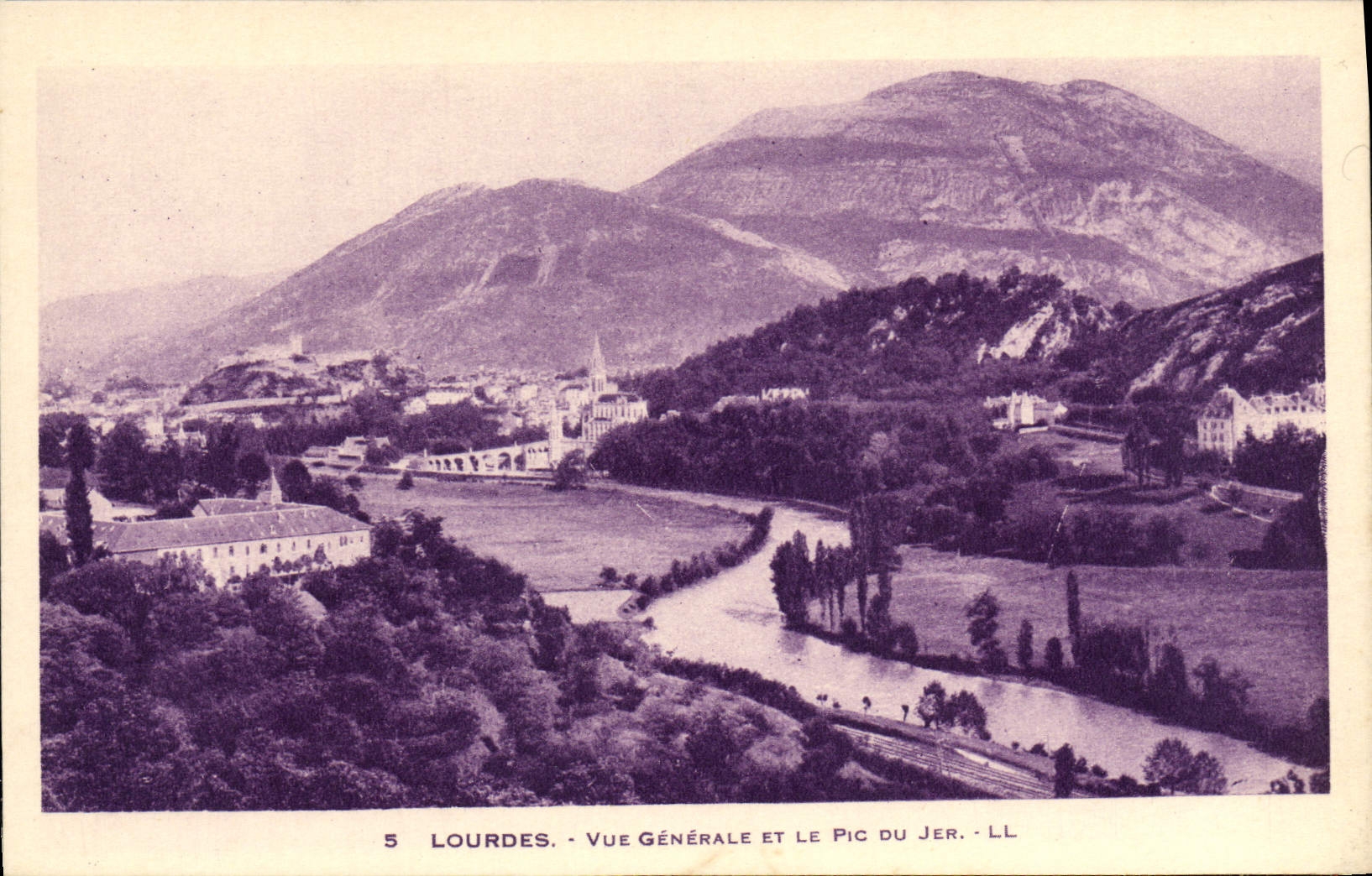 CPA Lourdes Vue Generale Et Le Pic Du Jer