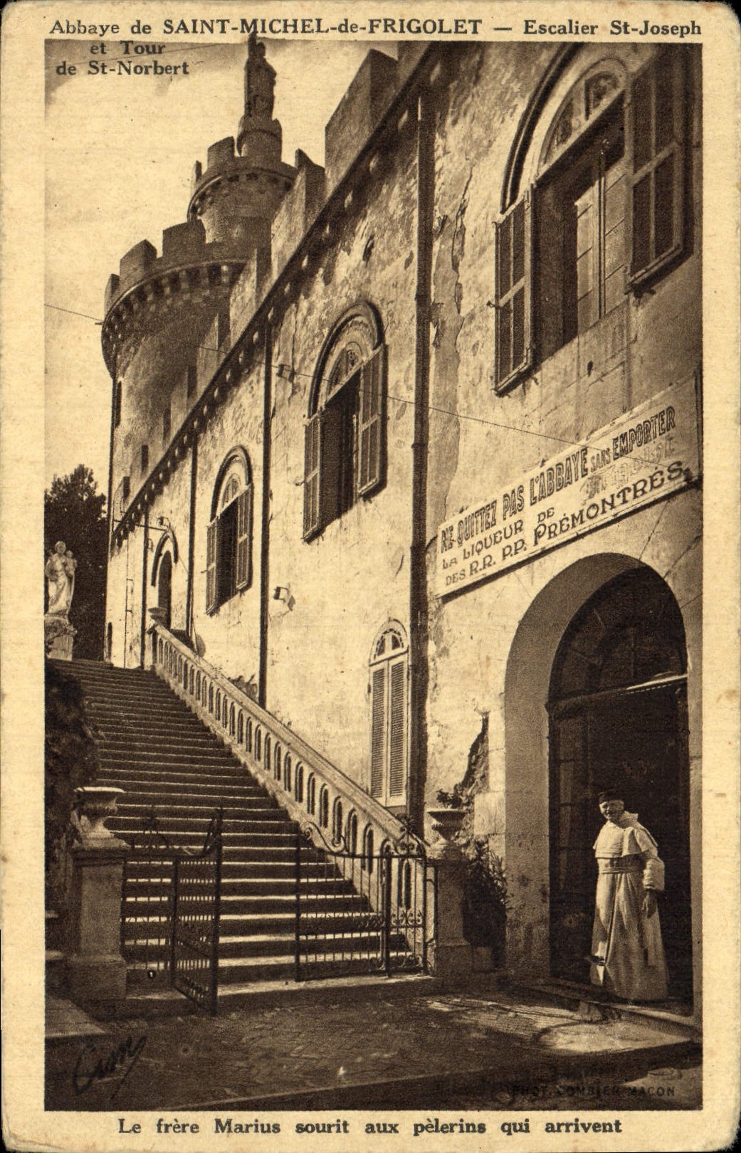 CPA Abbaye De Saint Michel De Frigolet Escalier St Joseph Et tour De St Norbert le frer Marius sourit aux pelerins