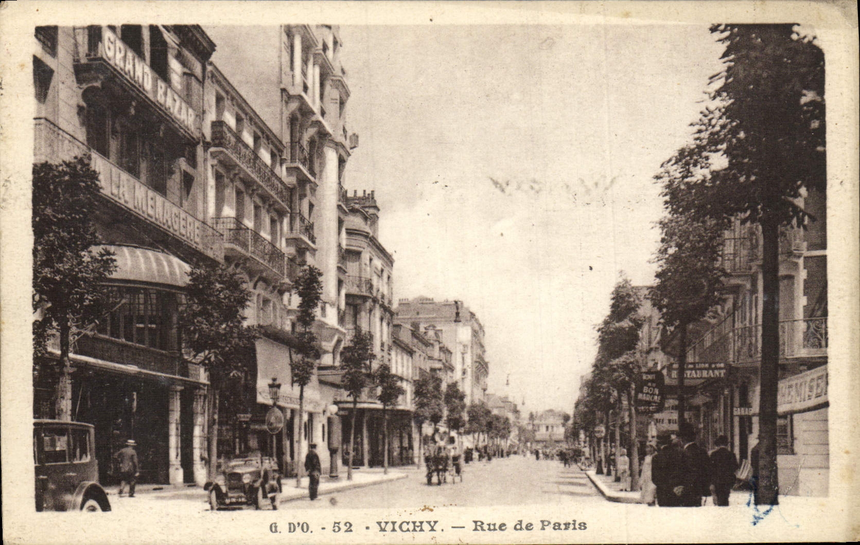 CPA Vichy Rue De Paris