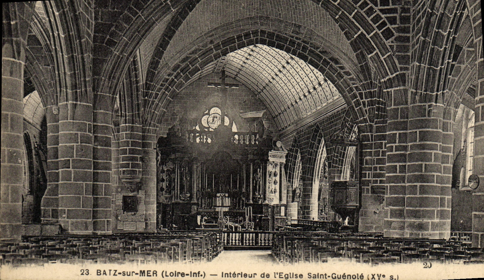 CPA Batz Sur Mer Interieur De l'Eglise Saint Guenole