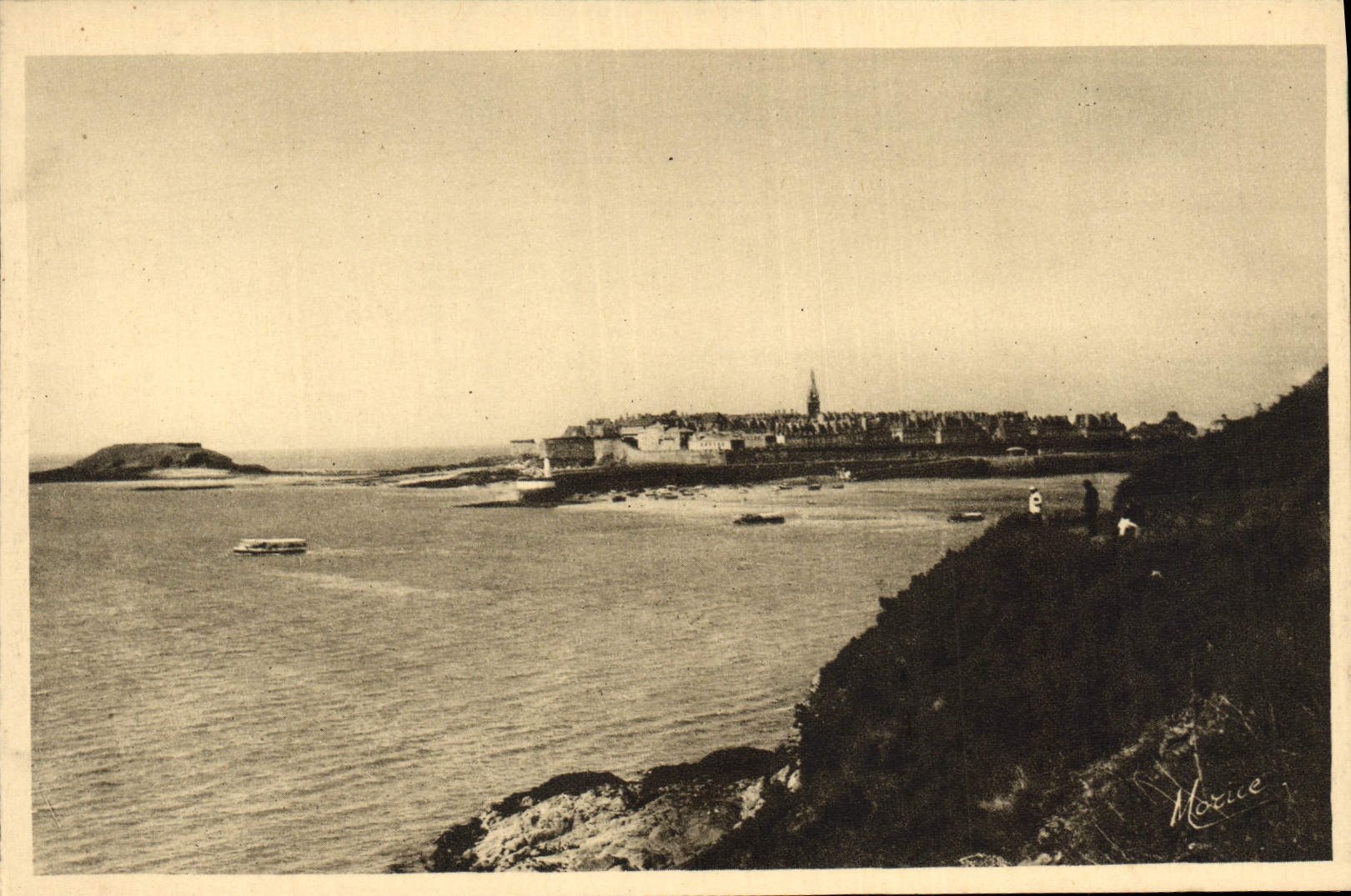 St-Malo — Côte d'Emerande — Vue générale — G. M.