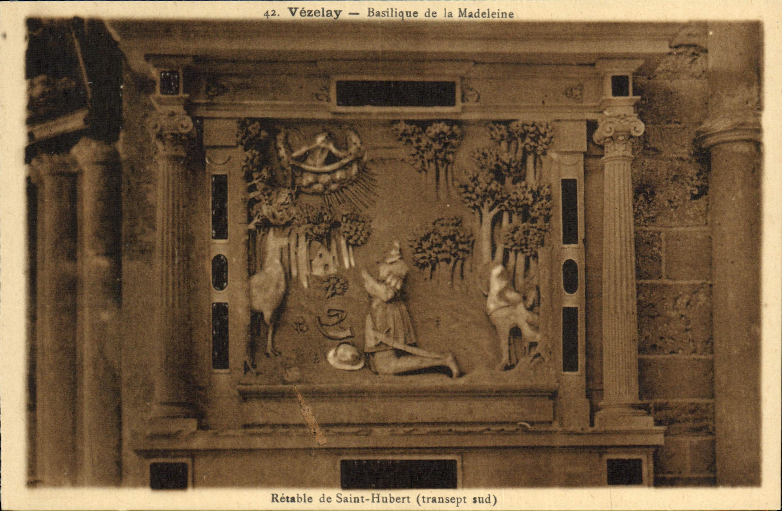 CPA Vezelay Basilique De La Madeleine Retable De Saint Hubert