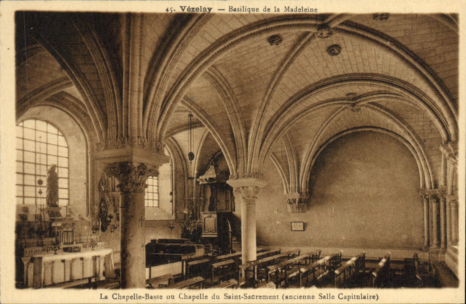 Vézelay — Basilique de la Madeleine — La Chapelle-Basse ou Chapelle du Saint-Sacrement (ancienne Salle Capitulaire)
