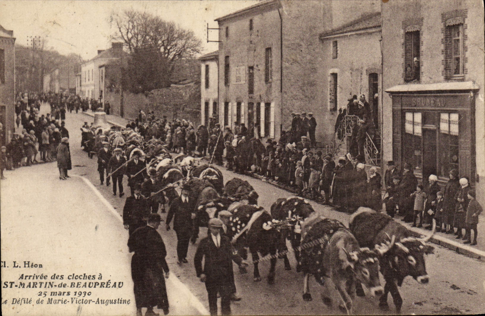 CPA Arrivee Des Clochers St Martin De Beaupreau Mars 1930 Defile de Marie Victor Augustine Vaches