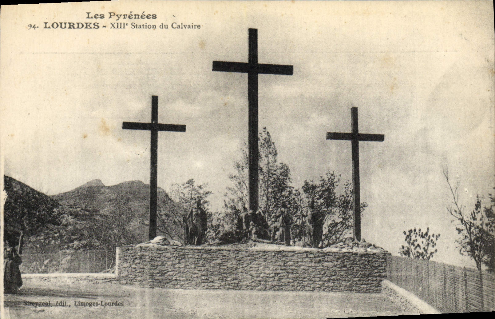 CPA Les Pyrenees Lourdes 13eme Station Du Calvaire