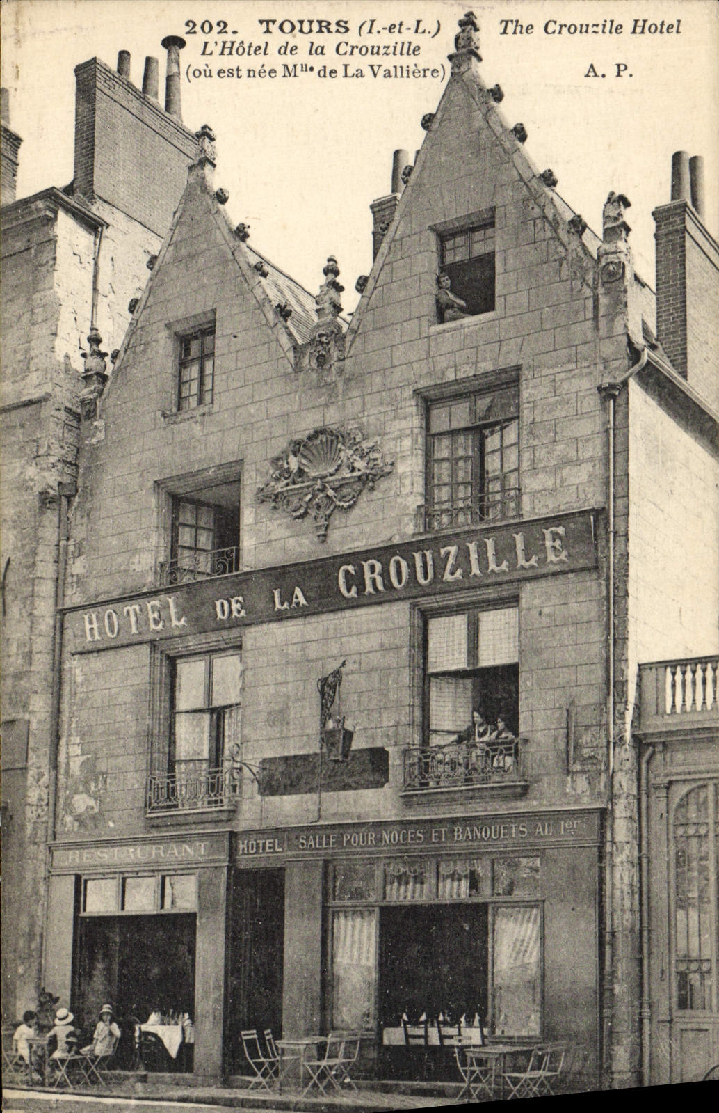 CPA Tours L'Hotel De La Crouzille ou est ne Mlle de la Valliere