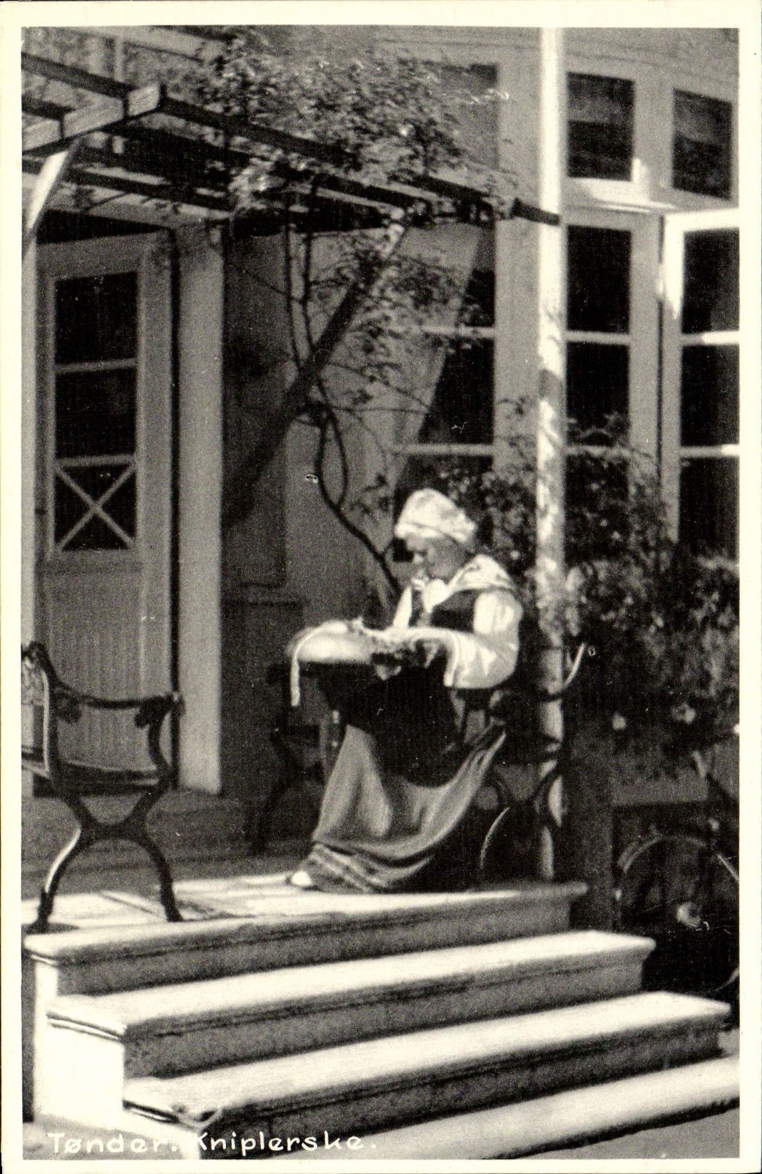 CPA Tonder Kniplerske Femme Folklore