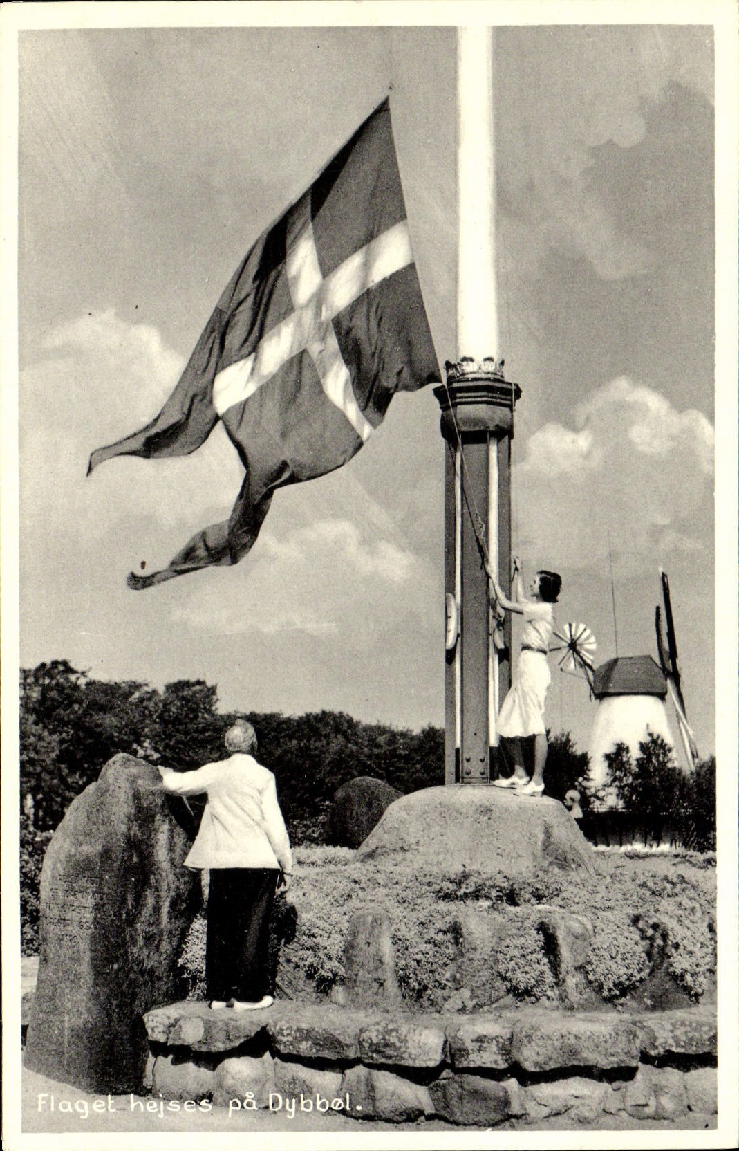 CPA Flaget Hejses Pa Dybbol Moulin a vent