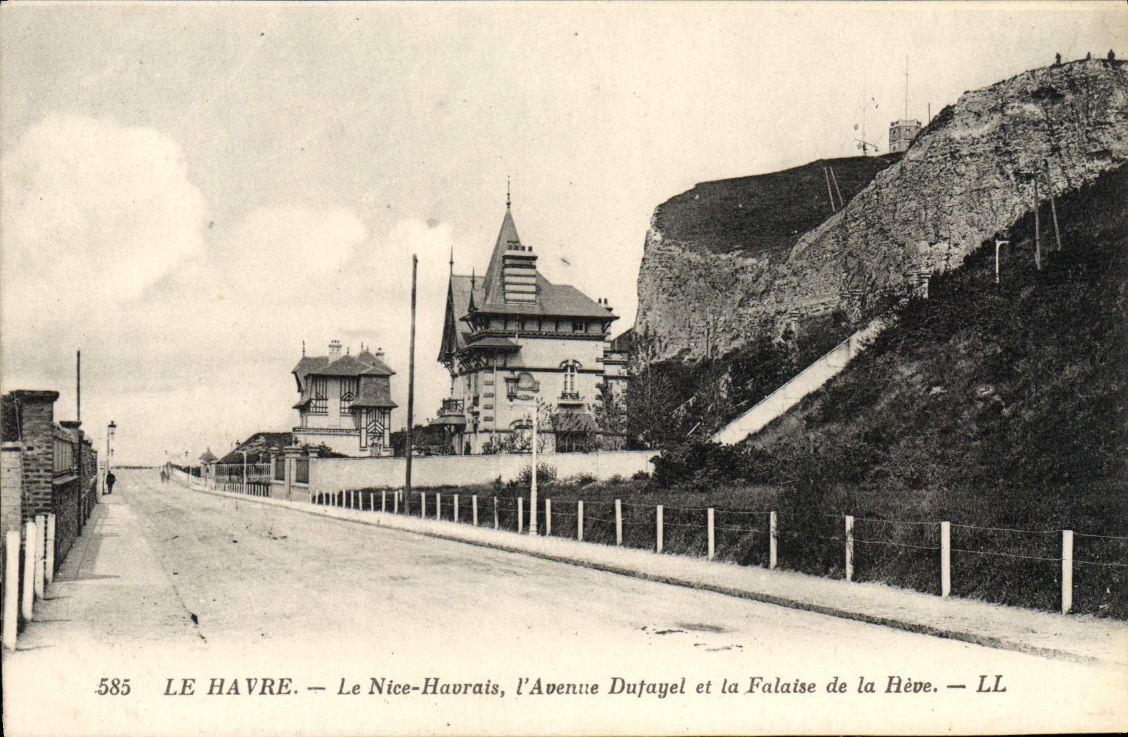 CPA Le Havre Le Nice Havrais I'Avenue Dufayel et la Falaise
