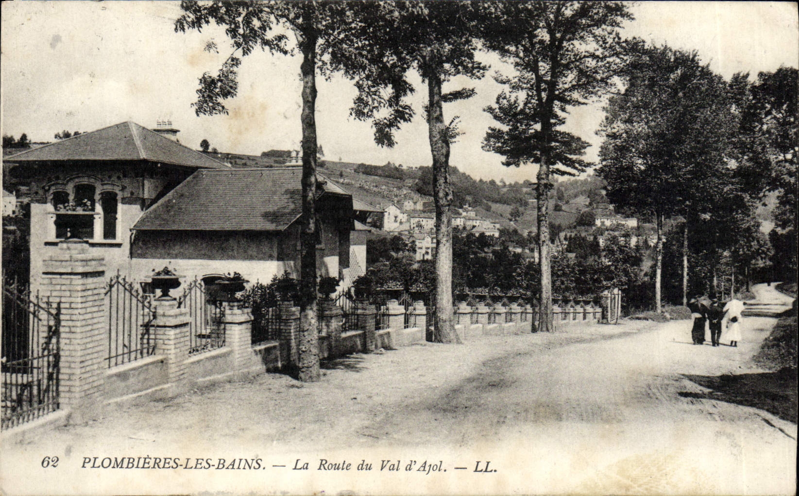 CPA Plombieres Les Bains La Route du Val d'Ajol