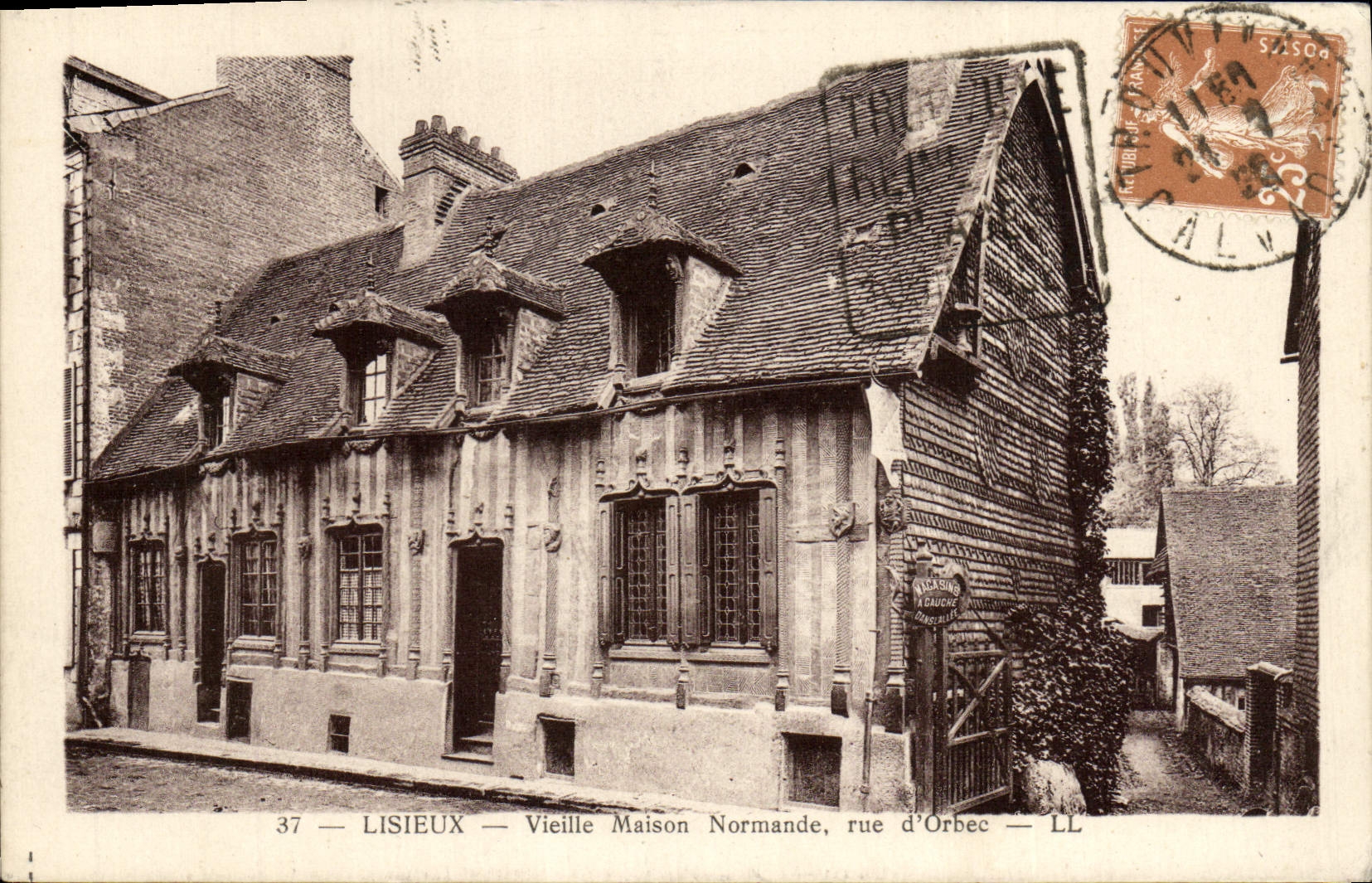 Lisieux — Vieille Maison Normande, rue d'Orbec — LL