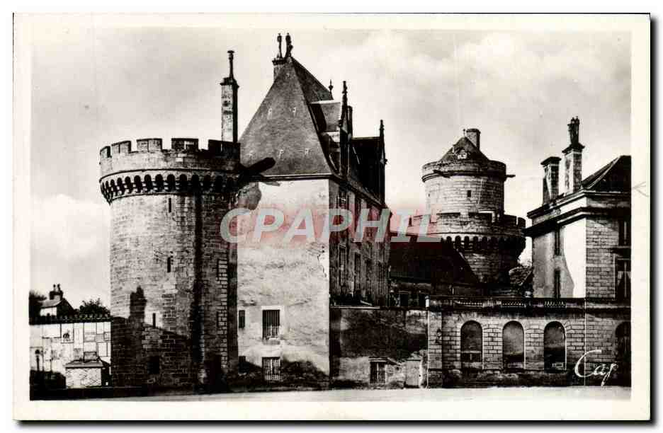 CPM Alencon Le Chateau vu de la place Foch