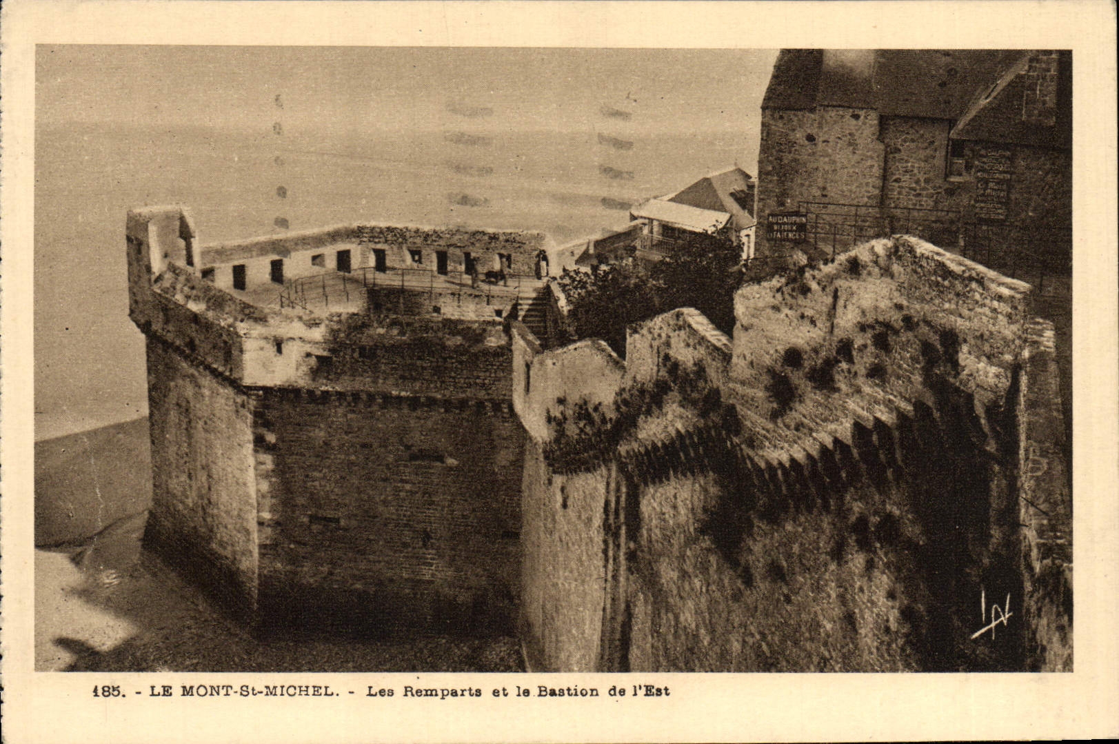 LE MONT-ST-MICHEL — Les Remparts et le Bastion de l'Est — Audiaipen & Tairnols, n° 485