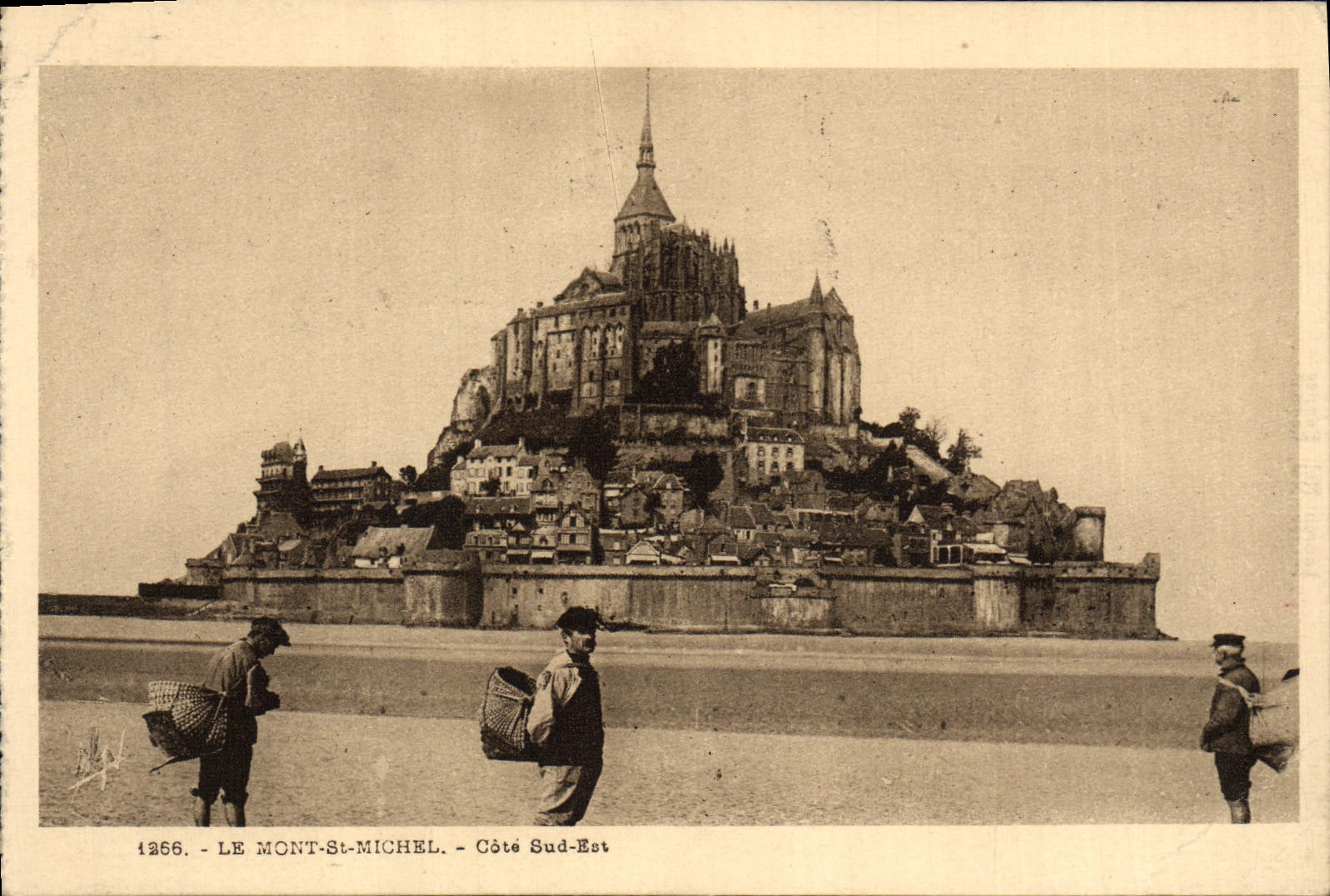 CPA Le Mont St Michel Cote Sud Peche Pecheurs