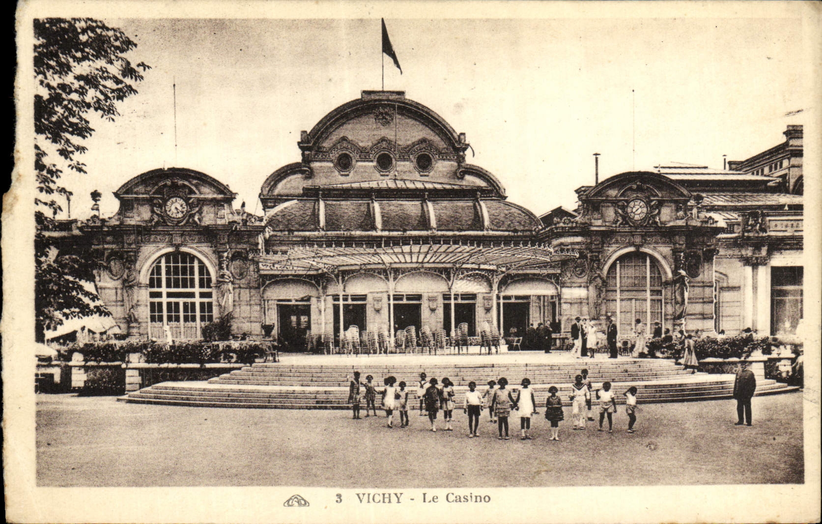CPA Vichy Le Casino Enfants