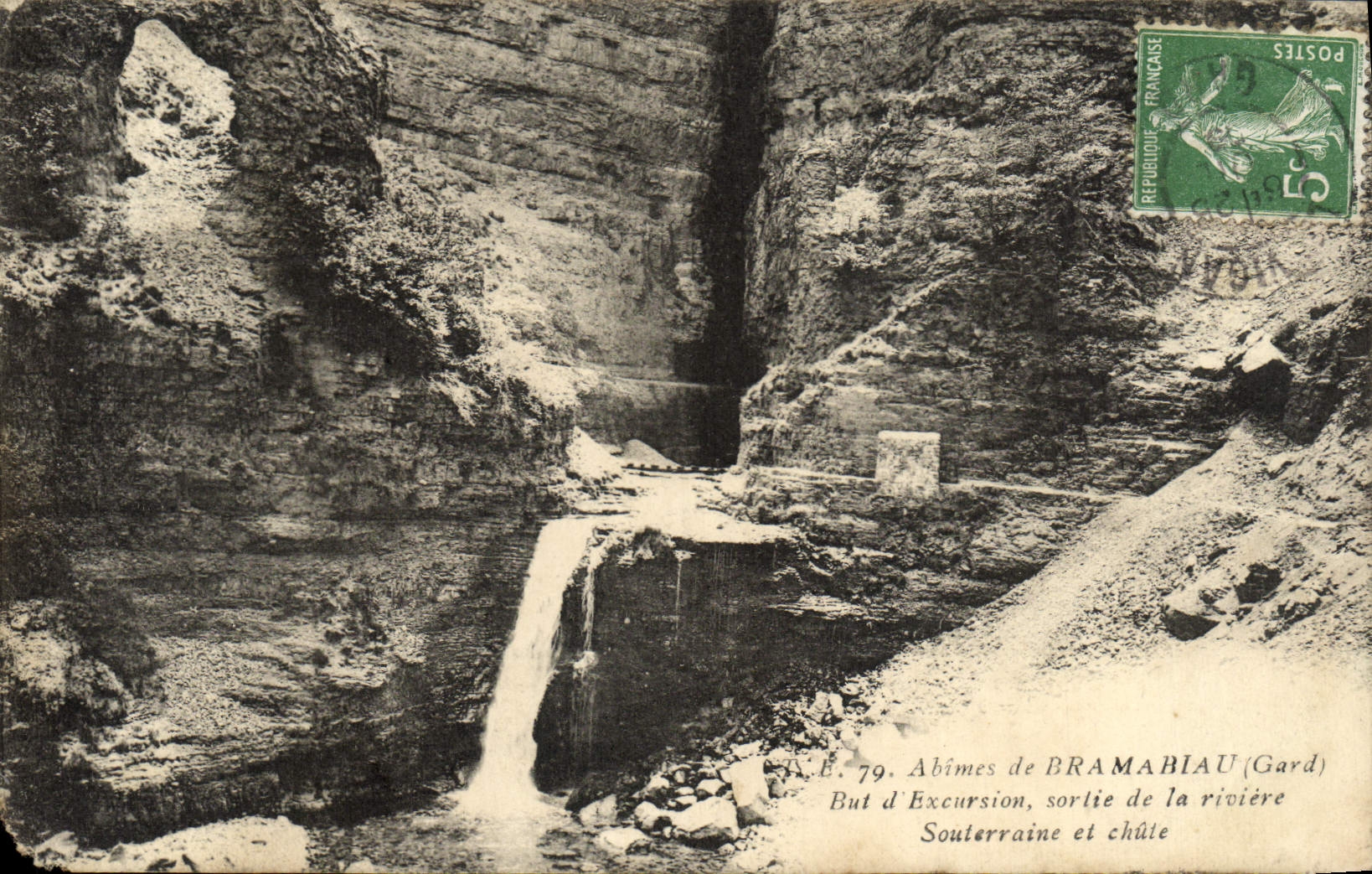 CPA Abimes de Bramariau But d'excursion sortie de la riviere souterraine et chute