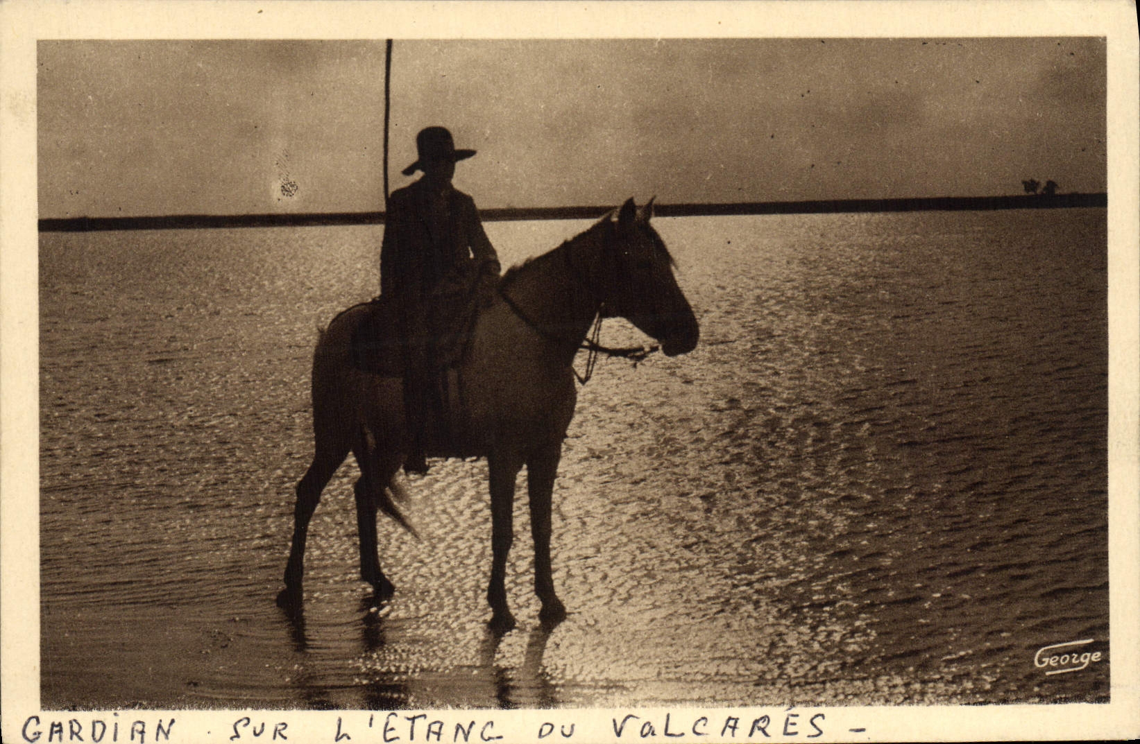 Gardian sur l'Étang du Valcarès — Camargue — Photo George