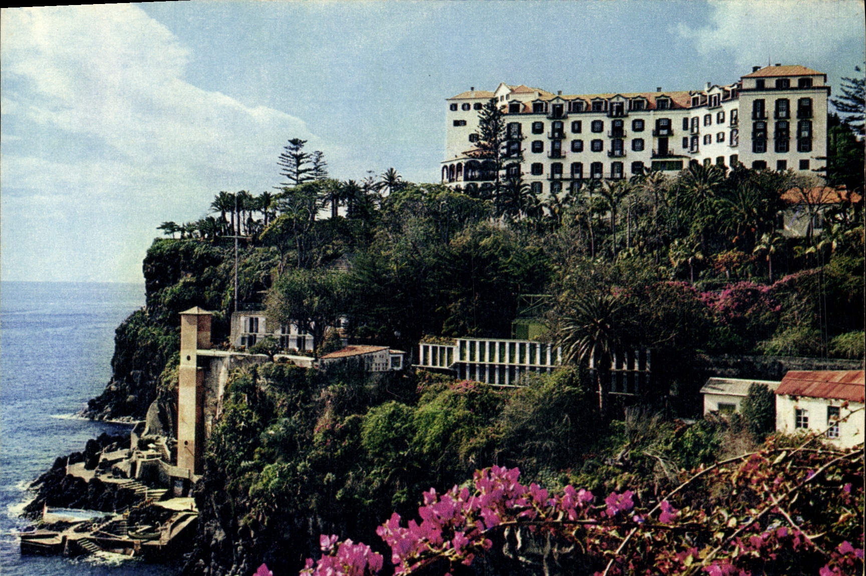 Reid's Hotel — Jardins privés et piscine — J. Arthur Dixon, Ltd., Isle of Wight
