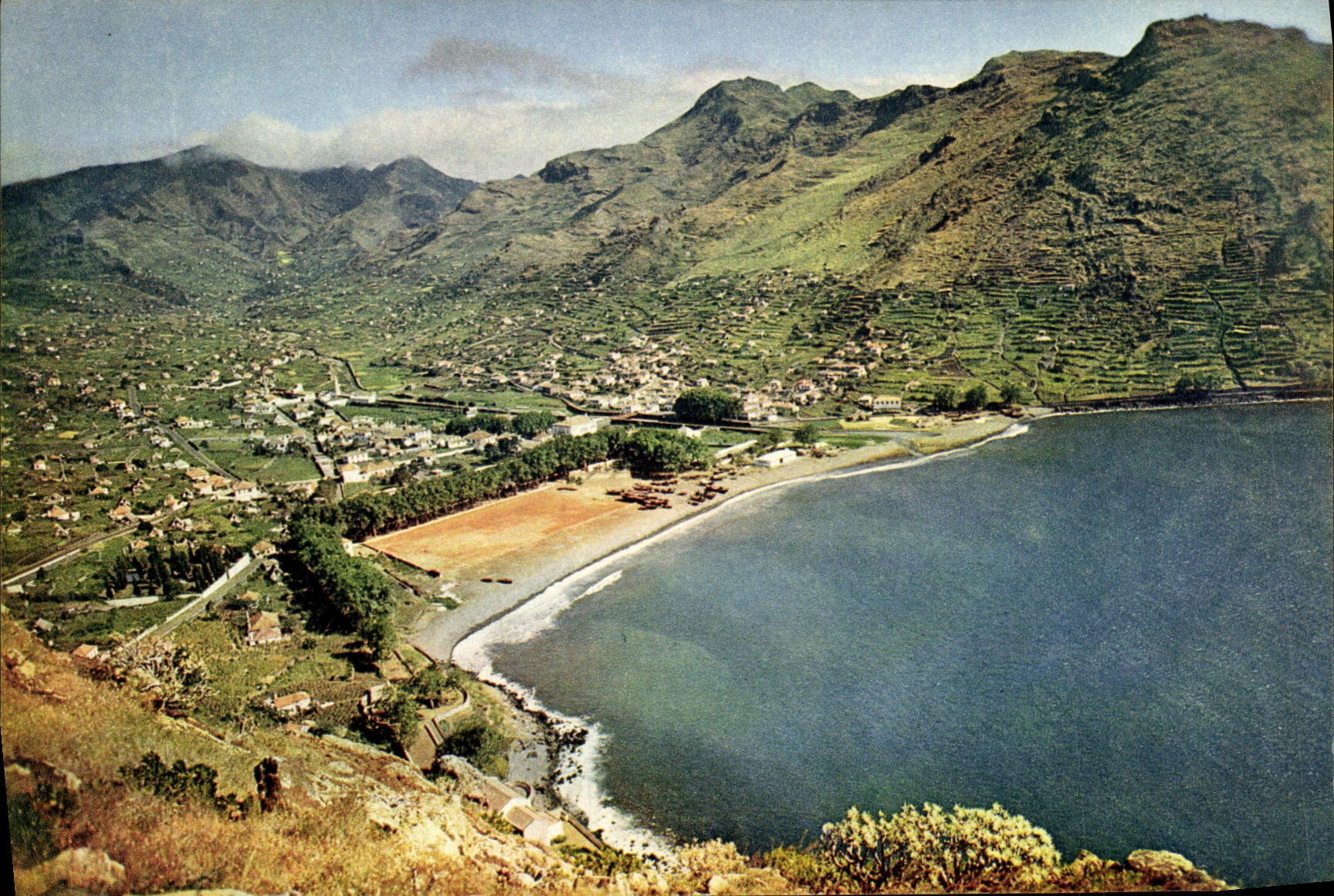 Le village de Machico, Madère — vue panoramique — J. Arthur Dixon, MDR. 51