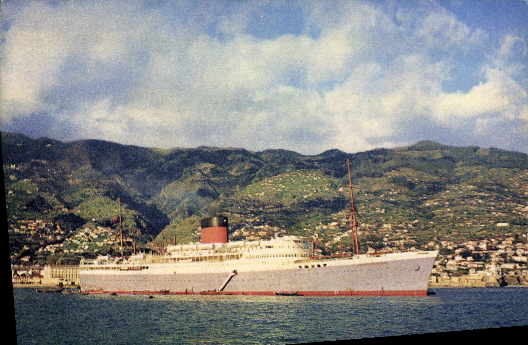 CPM The Union Castle RMS Pretoria Castle in Funchal Bay Madeira Bateau