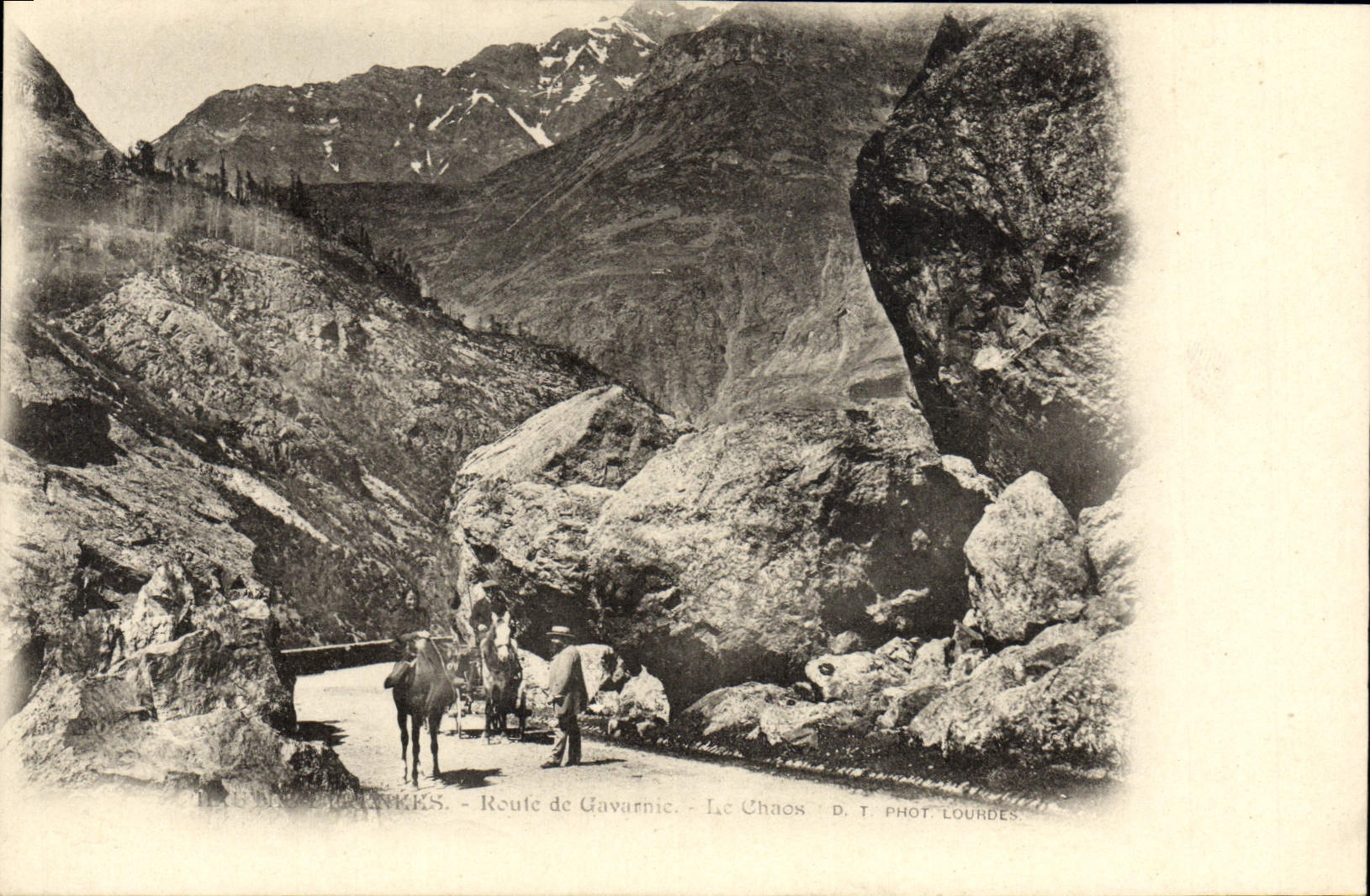 CPA Route De Gavarnie Le Chaon