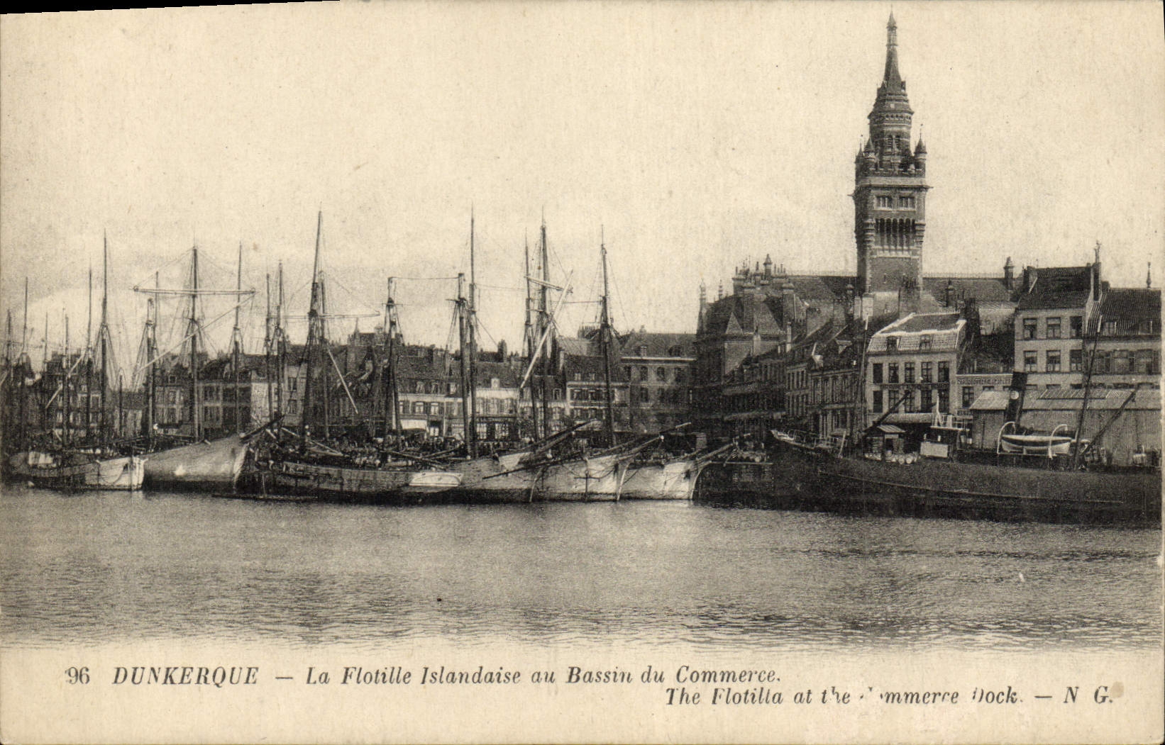 CPA Dunkerque La Flotille Islandaise Au Bassin Du Commerce Bateaux Islande 