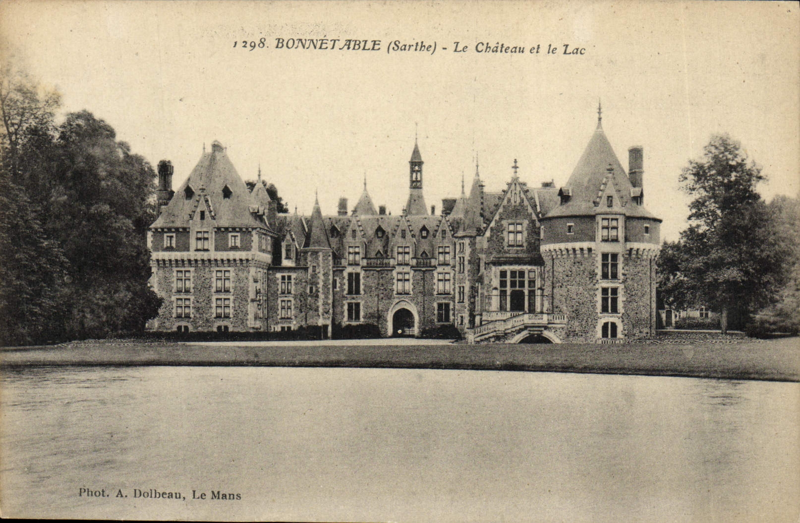 CPA Bonnetable Le Chateau et le Lac