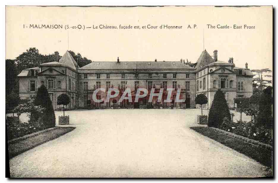 CPA Malmaison Le Chateau Facade Est La cour d'honneur