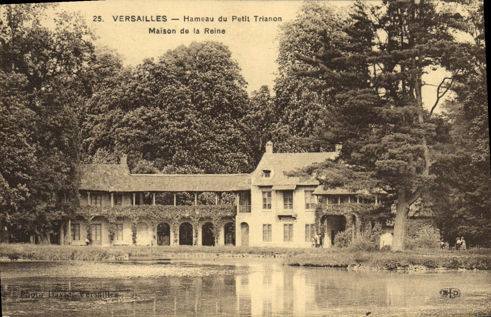 CPA Versailies Le Hameau du petit Trianon Maison de la reine
