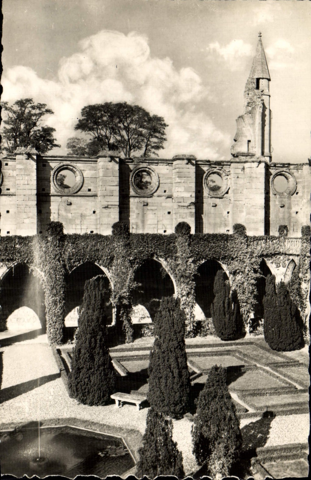 Abbaye de Montières-sur-Oise — Cloître et tourelle — CPA P17