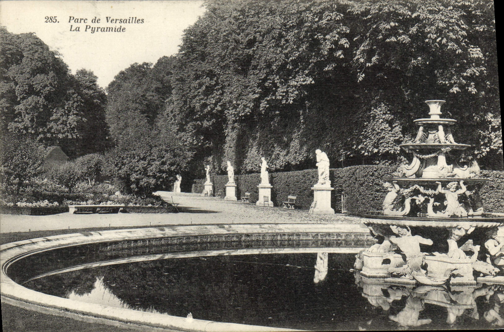 Parc de Versailles — La Pyramide — Héliotypie Bourdier et Fauchoeux