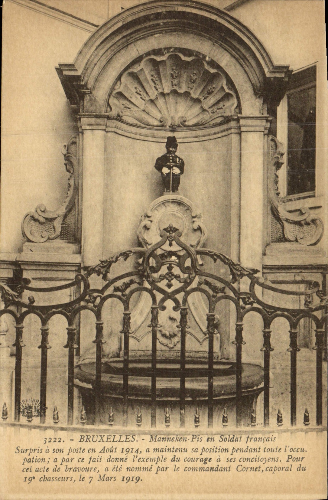 CPA Bruxelles Manneken Pis En Soldat Francais 