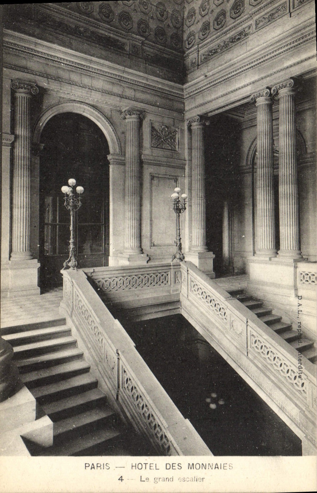 CPA Paris Hotel Des Monnaies La Grand escalier