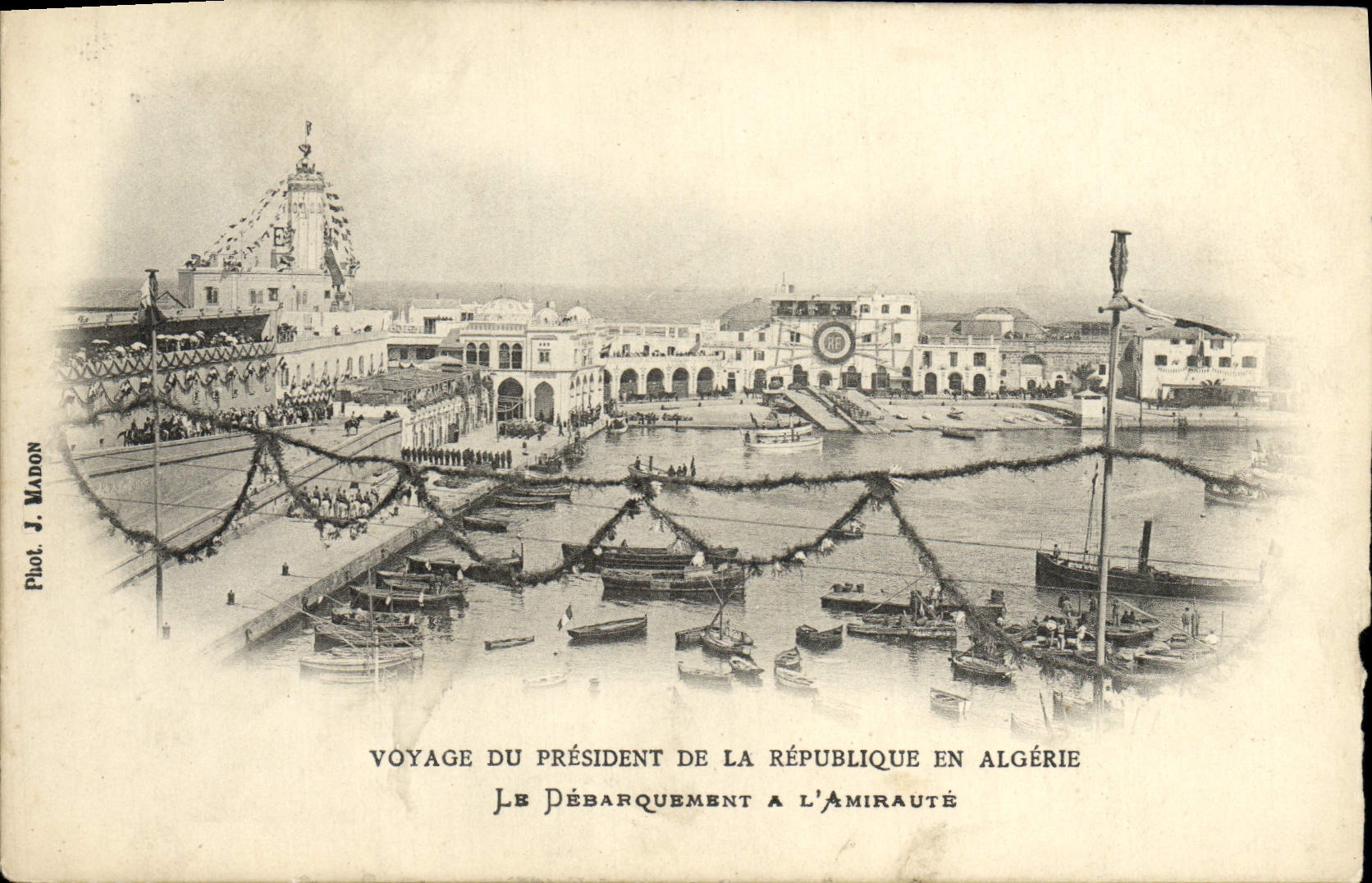 Débarquement du Président de la République à l'Amirauté — Algérie — Phot. J. Madon